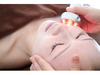 ヘアーアンドエステティック ヴェリス(hair&esthetic Velis)の写真/お顔と一緒に首肩コリも改善★【冬の全身贅沢プラン¥14800】今だけのお得なセットで身体の淀みもスッキリ！