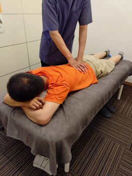 いわみ接骨院/腰を重点的にもみほぐし♪