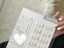 お上品ホワイトネイル