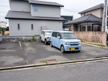 カーム(calm)/駐車例です(水色の車)