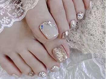 ネイルサロン ジェイ(Nail Salon J)の写真/《露出が増える季節はフットネイルも怠らない☆》豊富なカラーとパーツで足元を華やかに彩ります♪
