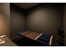 施術室は完全個室空間で、さらに壁は防音仕様となっております☆
