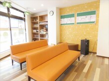 あやせ駅前ひだまり整骨院/広々とした清潔な待合室