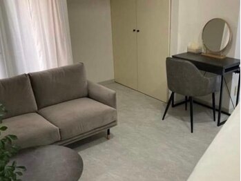 サロンリシェ(salon riche)の写真/夏の皮脂、テカリ、化粧崩れに悩まない自信の持てるお肌を手に入れる！