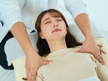ソルナ ウメダ(Soluna UMEDA)の写真/【首・肩・猫背改善◎】その日のお身体の調子に合わせて施術◎施術後のスッキリ感がやみつきに♪