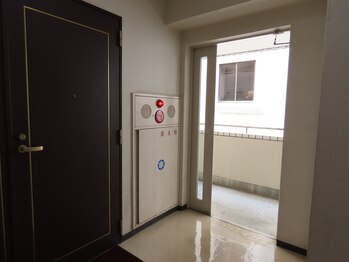 オアシス/6階についたら外に出てください