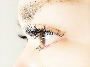 まつげエクステサロン アイズ 蕨店(I's)/まつげに密着してリフトアップ!