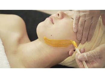 アロラヴィ(AroRavi)/小顔と陶器肌をいっぺんに体感