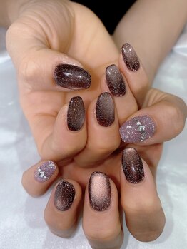 エクラ(eclat)/冬のキラキラマグネットネイル