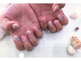 今季人気の！人魚の鱗ネイル
