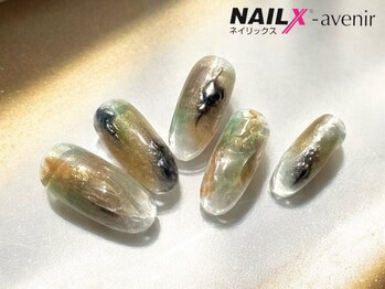 カーキオレンジの秋ニュアンス