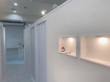メメ(MEME)の雰囲気（白を基調にした清潔感のある店内で気持ちが落ち着きます。）