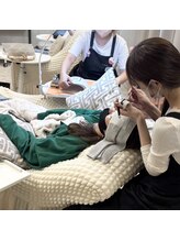 エクステとネイルの同時施術が可能