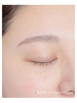 ルーム(ROOM)/毛量調節で自然な眉毛