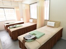 コラソン整体の雰囲気（清潔感のあり、お客様がご自身の辛い所にアプローチできます！）