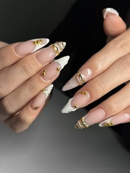 エクアネイルズ(Akuwa nails)の写真/【チップは使用しません◎】丁寧にアクリルスカルプで長さだし♪美フォルムとモチの良さが好評◆半個室空間