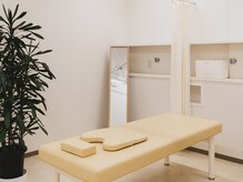 わざあり鍼灸整骨院 整体院 那須野ヶ原院の雰囲気（広々とした清潔感のある空間でご自身のからだと向き合えます）