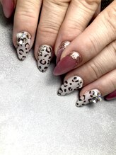 ラキネイル(LAKI Nail)/ヒョウ柄ネイル