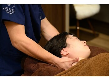 【肩こり/リンパマッサージ/小顔姿勢矯正】肩甲骨はがし肩こり整体RUFFREE五反田院の写真/《背中美人は小顔美人》肩甲骨はがし(姿勢改善)+ヘッドマッサージ+小顔矯正で全身美人へ♪