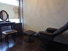 ゆったりと寛げる雰囲気の店内。