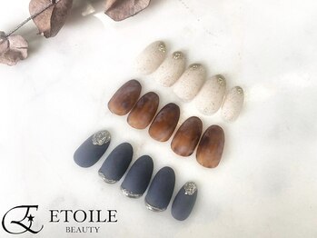 エトワールビューティー(ETOILE BEAUTY)の写真/【初回オフ無料】当店サンプルから選べるコース!丁寧な甘皮ケア付きで上品な指先を演出※カラー追加＋550円