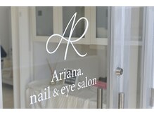 サロン入口*゜階段から2Fへお上がりください♪手前がArianaです