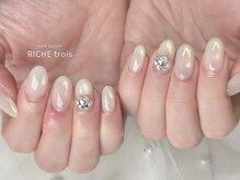 リッシュ トロワ(RICHE trois)/ハートビジューネイル