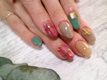 ネイルサロン R/トレンドマンスリーコース１