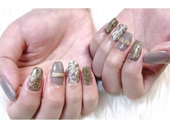 リーヴェ(Riebe)/アニマル柄ネイル