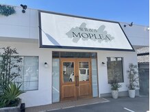 モプレア(MOPLEA)の雰囲気（真っ白な外観が目印♪お店の前に駐車場があります☆）