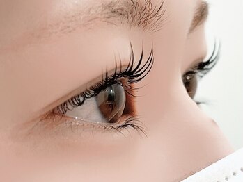 ボーンブライト(BORNBRIGHT)の写真/次世代まつげパーマでくるんと上向き♪理想の可愛い自まつげを実現します☆似合わせデザインも対応可能◎
