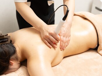 自然スタイル 新宿三丁目店/最新ハイパーナイフ+痩身リンパ