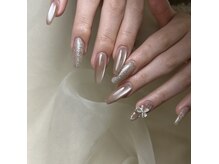 フォルムにもこだわった美爪デザイン