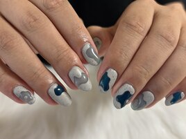 個性派ぷっくりネイル