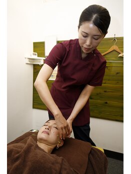 とまり木鍼灸整骨院 北青山院/女性スタッフによる美容鍼施術