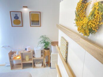 ベッラドンナ(Bella donna)/ミモザのリースがかわいい