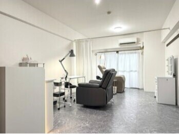 エー(A’)の写真/≪落ち着いたプライベート空間でゆったり施術≫ネイルとアイとで1席ずつなので相談しやすい環境です♪