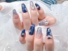 エイチスリー(H3)/目立つ大粒ビジューネイル