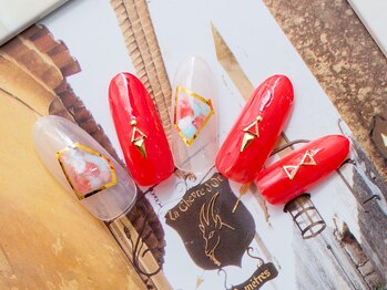 【B】指先映えるREDネイル