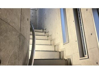 パノラマ(360°)/美術館のような階段を上がると