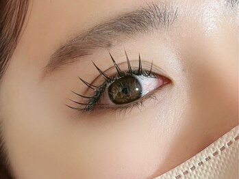 アールラッシュ アンド アールネイル(Rlash & r.nail PRODUCED BYα)の写真/「モチ・仕上がり重視★」パリエク/フラットラッシュLカール/ワンホン束感も人気♪目元のお悩みも解消◎