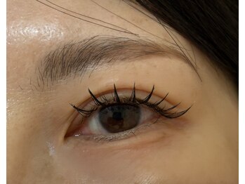 アトリエ ハルミナ(atelier harumina)/目尻長めのマツエクデザイン