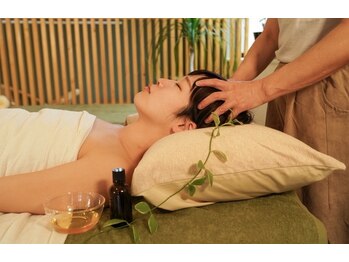 ティーツリーアロマアンドホリスティック(tea tree aroma & holistic)/ヘッド全体をマッサージ