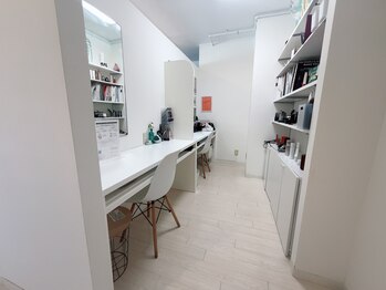 ポーラ 新山口店(POLA)/広々テーブルのメイクルーム