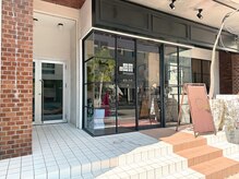 ニューグランドホテル向かいてビル2F。1階イタリアンレストラン