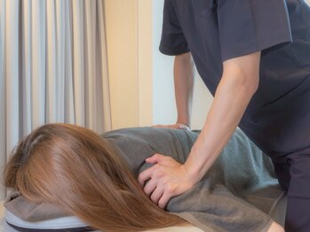 塚口駅前整体院 尼崎市の写真/お仕事や疲労による慢性的な腰痛・肩こり・痺れ・だるさを骨盤矯正で解消♪お身体の歪みを整体で根本改善◎