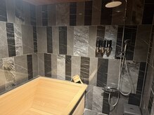 ザ スパ 恵比寿店(THE SPA)の雰囲気(各種アメニティも豊富。シャワー、ひのき風呂のご用意◎)