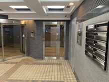 ビアン 四条烏丸(BIAN)/右のドアが入口です！