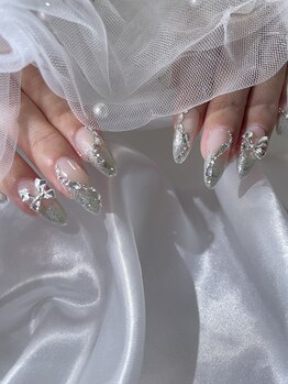 キラキラホワイトネイル