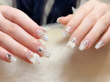 エイチスリー(H3)/目立つ大粒ビジューネイル